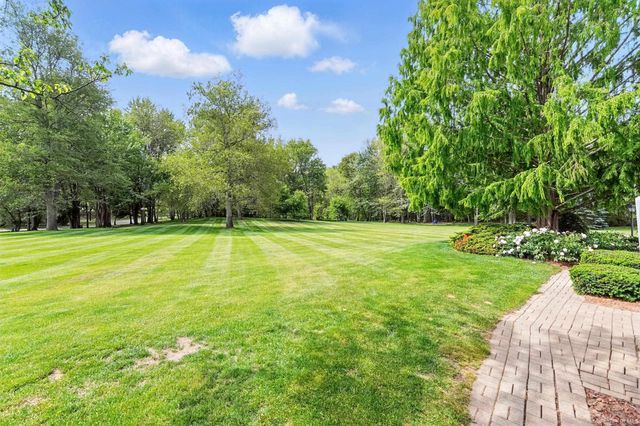 2341 S Paxton Drive, Warsaw, IN 46580