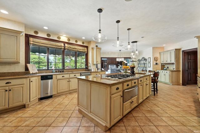 2341 S Paxton Drive, Warsaw, IN 46580