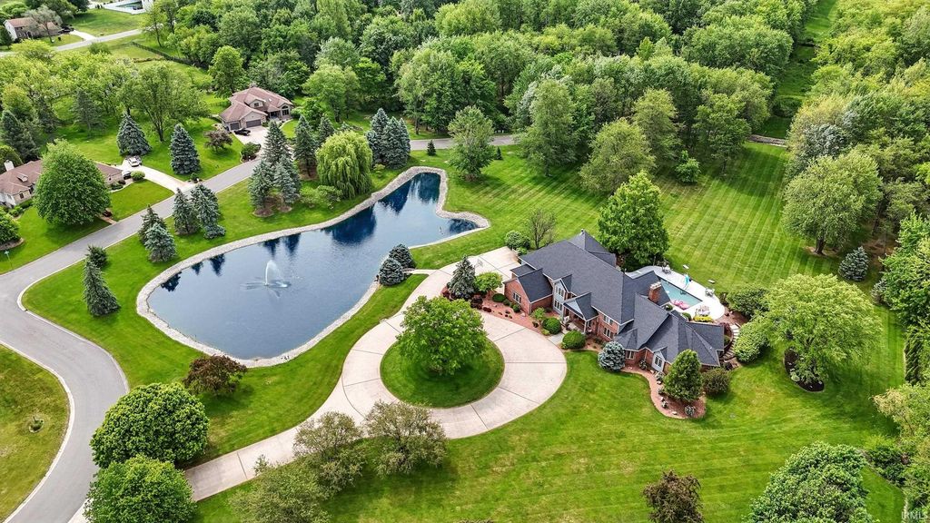 2341 S Paxton Drive, Warsaw, IN 46580