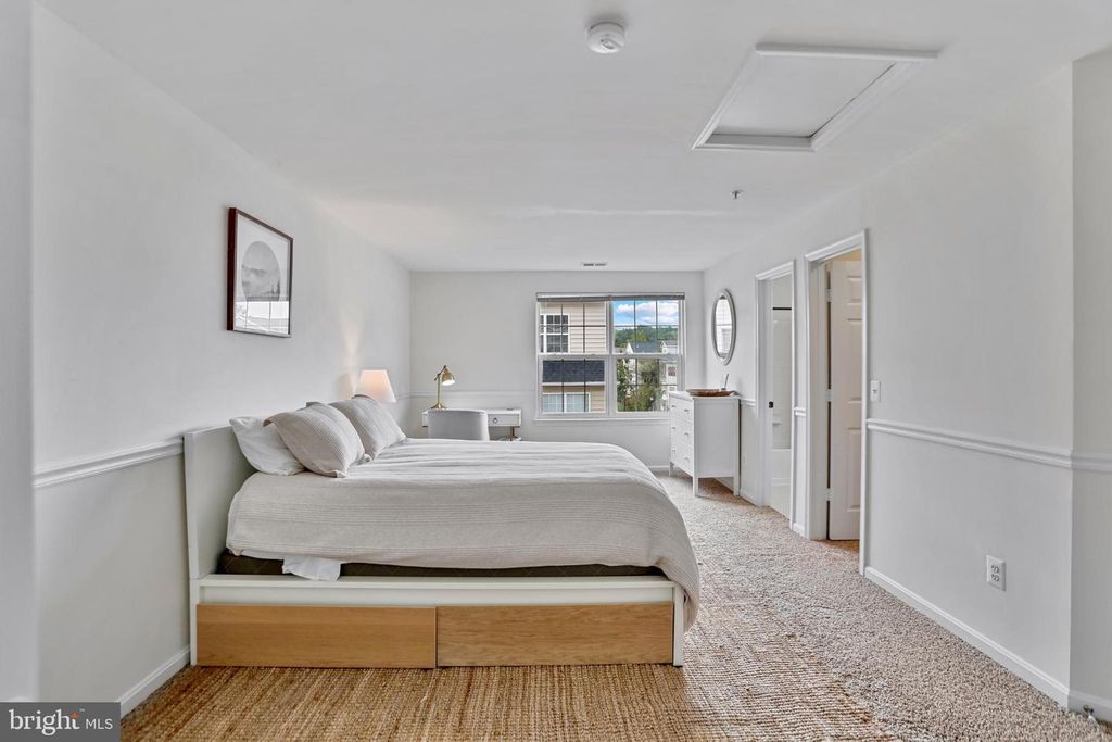 3833 EISENHOWER AVE, Alexandria, VA 22304