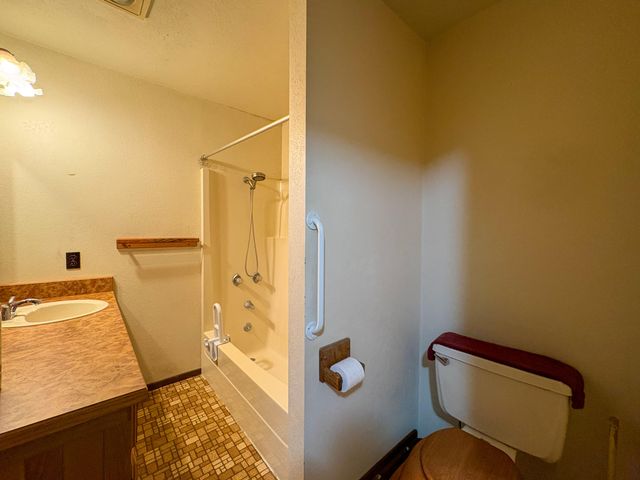 359 Wells Drive, Cave Junction, OR 97523