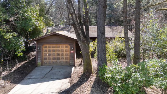 359 Wells Drive, Cave Junction, OR 97523