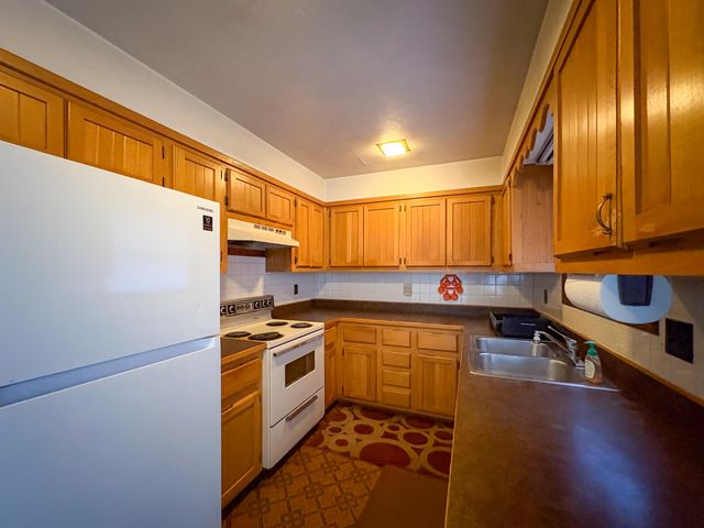 359 Wells Drive, Cave Junction, OR 97523