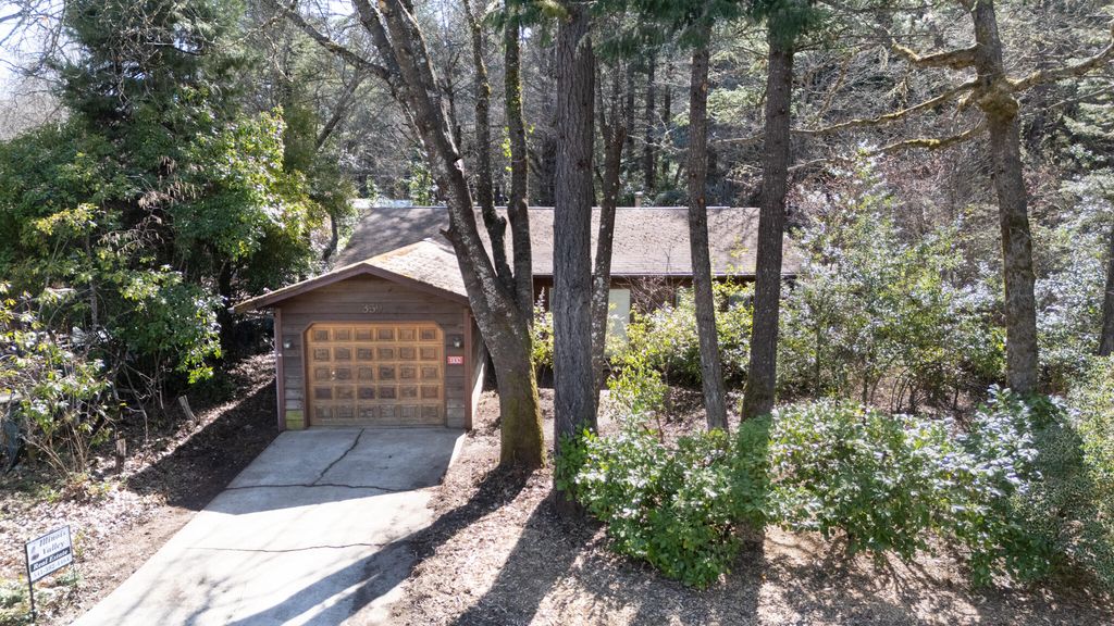 359 Wells Drive, Cave Junction, OR 97523