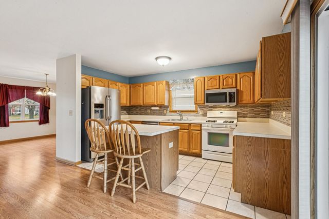 915 Beaver Pond Drive, Marengo, IL 60152