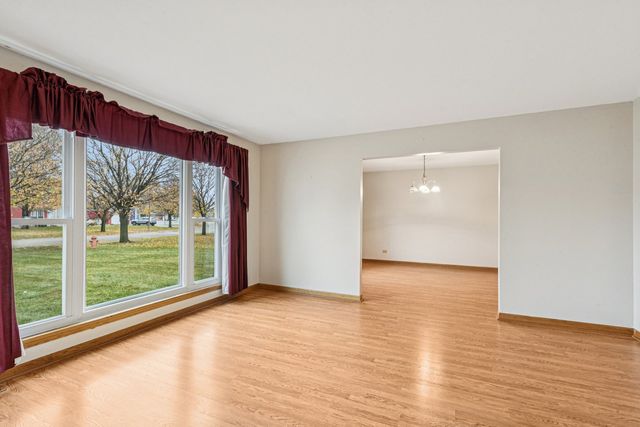 915 Beaver Pond Drive, Marengo, IL 60152