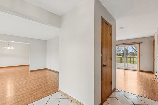 915 Beaver Pond Drive, Marengo, IL 60152