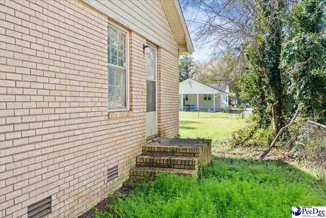 218 Davis St, Darlington, SC 29532