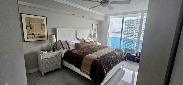 1881 79th St Cswy Causeway, Miami Beach, FL 33141