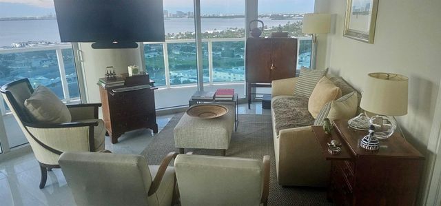 1881 79th St Cswy Causeway, Miami Beach, FL 33141