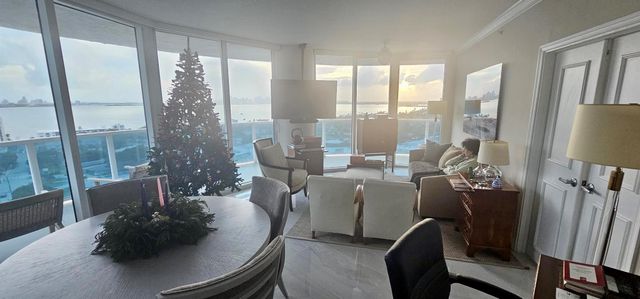 1881 79th St Cswy Causeway, Miami Beach, FL 33141