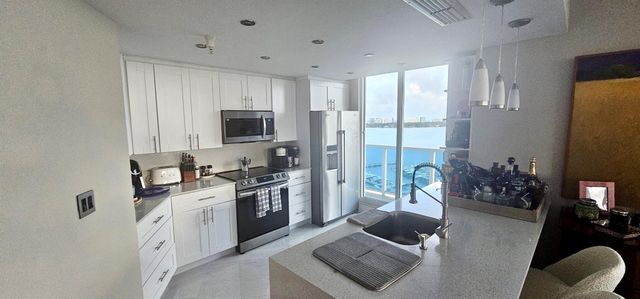 1881 79th St Cswy Causeway, Miami Beach, FL 33141