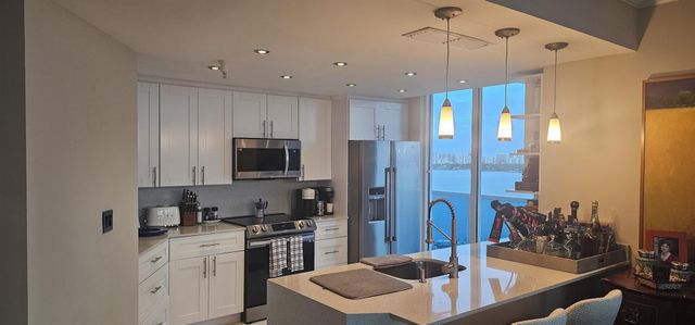 1881 79th St Cswy Causeway, Miami Beach, FL 33141