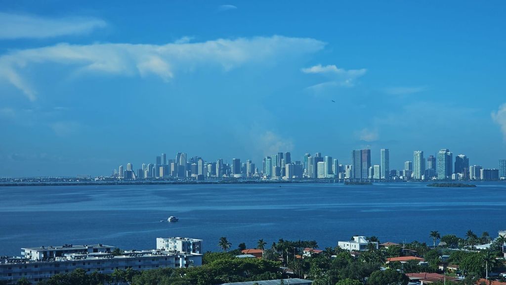 1881 79th St Cswy Causeway, Miami Beach, FL 33141