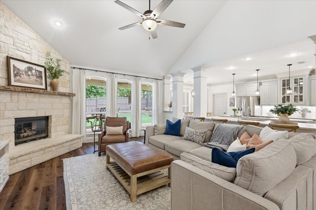 944 Spring Creek Drive, Grapevine, TX 76051