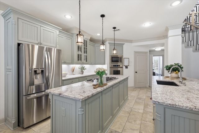 944 Spring Creek Drive, Grapevine, TX 76051