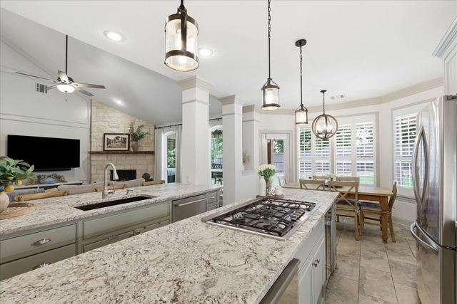 944 Spring Creek Drive, Grapevine, TX 76051