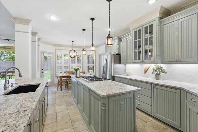 944 Spring Creek Drive, Grapevine, TX 76051
