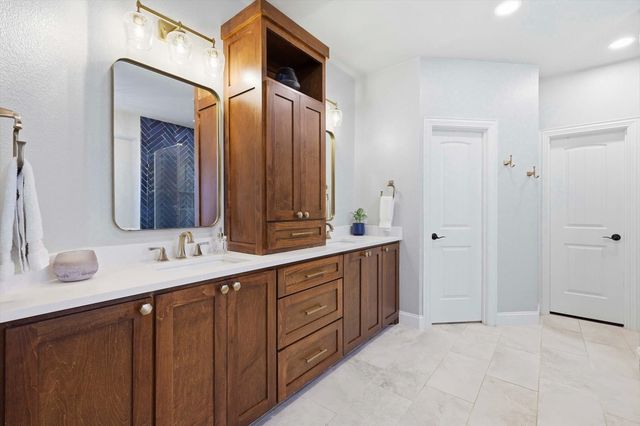 944 Spring Creek Drive, Grapevine, TX 76051