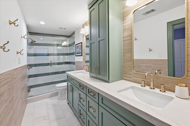 944 Spring Creek Drive, Grapevine, TX 76051