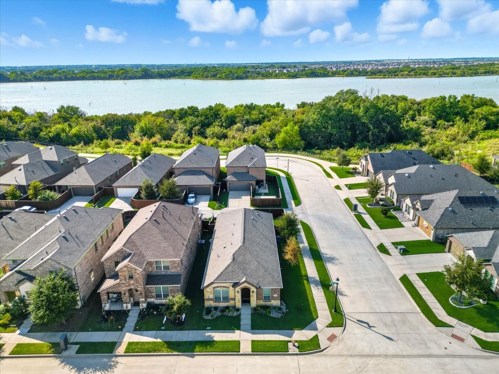 2200 Barx Drive, Little Elm, TX 75068