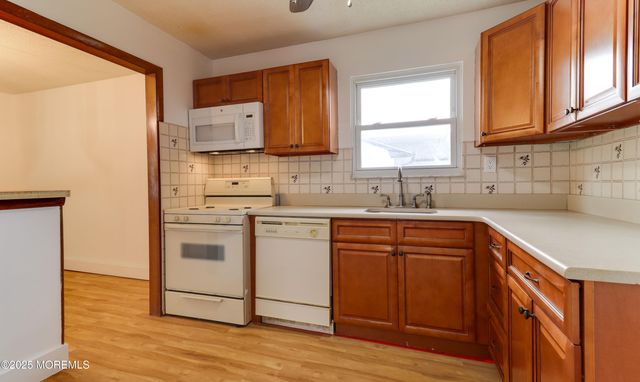 1 Whitecap Way, Brick, NJ 08723