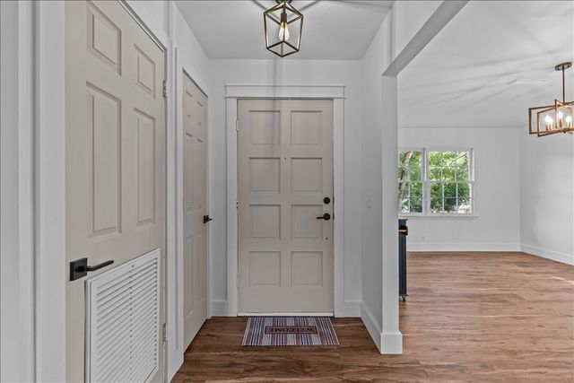 808 S S Ouida St, Enterprise, AL 36330