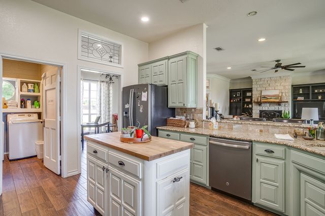 162 Lakeview Drive, Aledo, TX 76008
