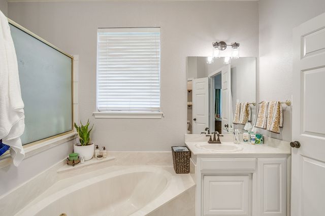 162 Lakeview Drive, Aledo, TX 76008