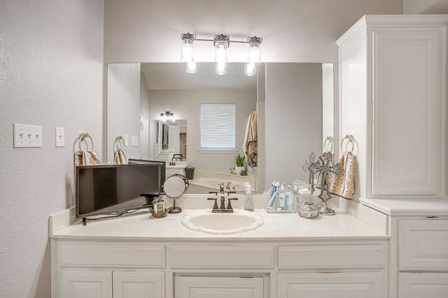 162 Lakeview Drive, Aledo, TX 76008