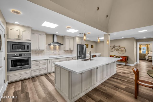 2530 E OREGON Avenue, Phoenix, AZ 85016