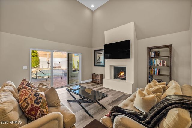 2530 E OREGON Avenue, Phoenix, AZ 85016