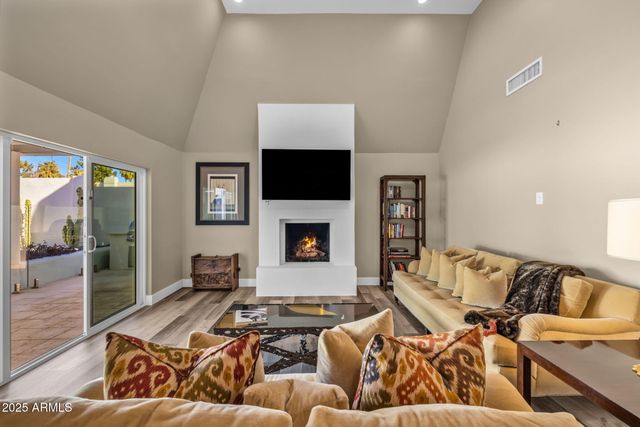 2530 E OREGON Avenue, Phoenix, AZ 85016