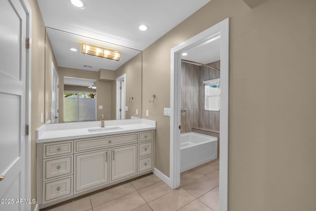 2530 E OREGON Avenue, Phoenix, AZ 85016