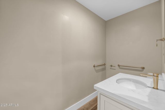 2530 E OREGON Avenue, Phoenix, AZ 85016