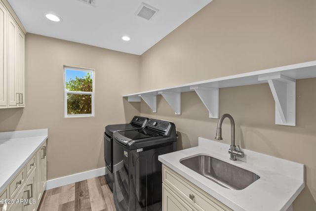 2530 E OREGON Avenue, Phoenix, AZ 85016