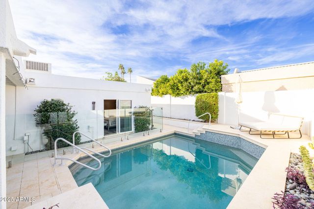 2530 E OREGON Avenue, Phoenix, AZ 85016