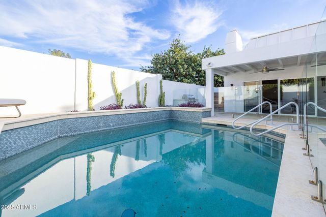 2530 E OREGON Avenue, Phoenix, AZ 85016