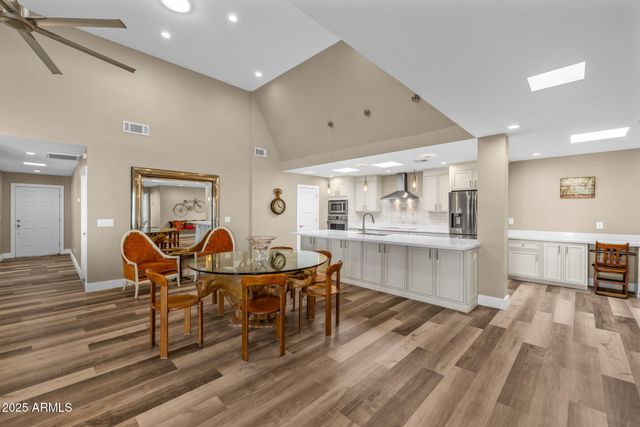 2530 E OREGON Avenue, Phoenix, AZ 85016