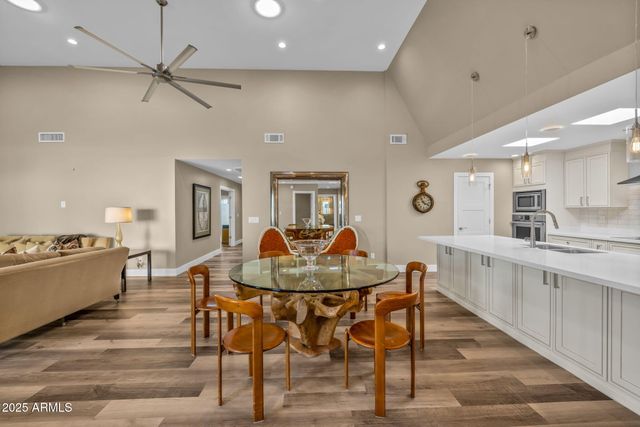 2530 E OREGON Avenue, Phoenix, AZ 85016