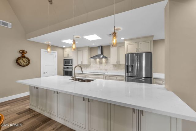 2530 E OREGON Avenue, Phoenix, AZ 85016