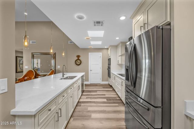 2530 E OREGON Avenue, Phoenix, AZ 85016