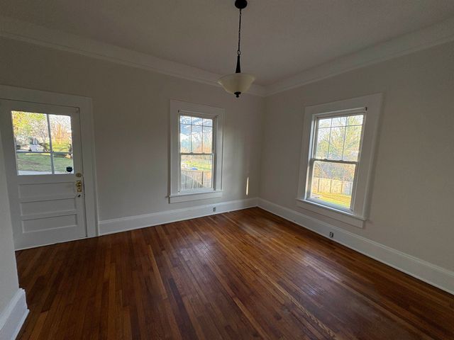 203 S Hampton Dr, Spartanburg, SC 29306