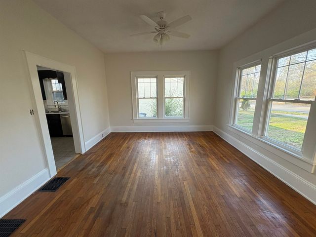 203 S Hampton Dr, Spartanburg, SC 29306