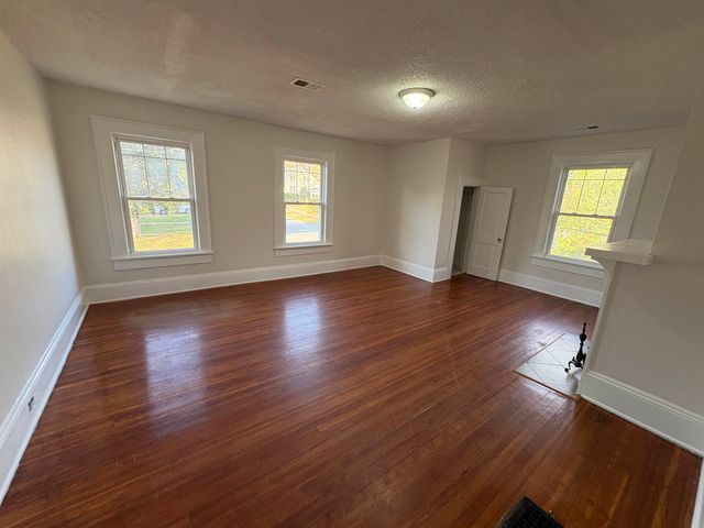 203 S Hampton Dr, Spartanburg, SC 29306