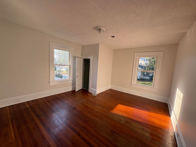 203 S Hampton Dr, Spartanburg, SC 29306