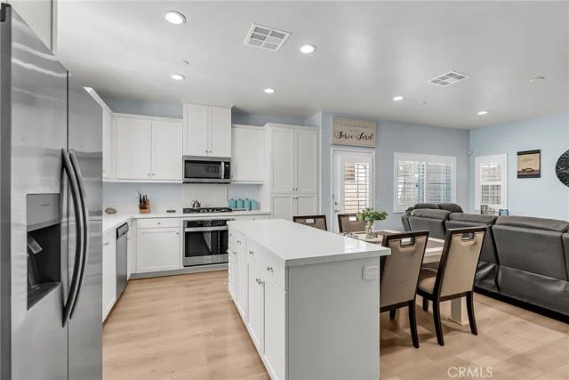 16064 Symphony Lane, Fontana, CA 92336