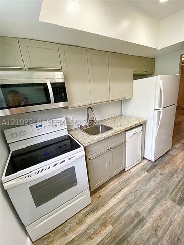 2815 NE 33rd Ave 205, Fort Lauderdale, FL 33308