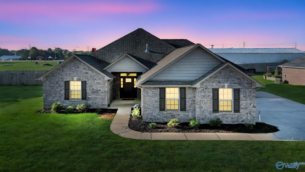 14393 Willow Bend Drive, Athens, AL 35613