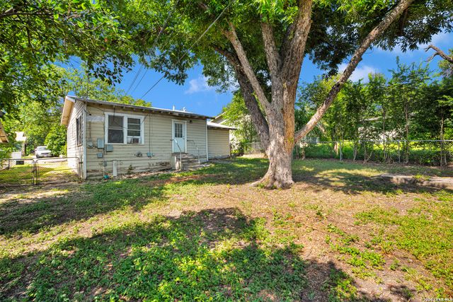 1611 LEE HALL, San Antonio, TX 78201